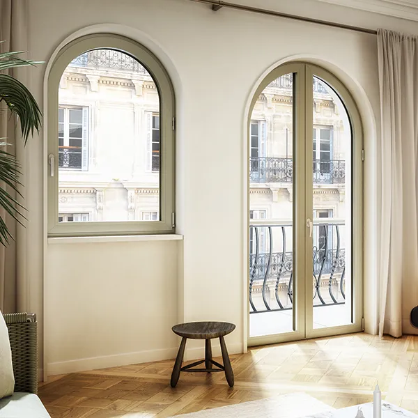 finestra cucina serramento bianco e persiane verdi all'esterno